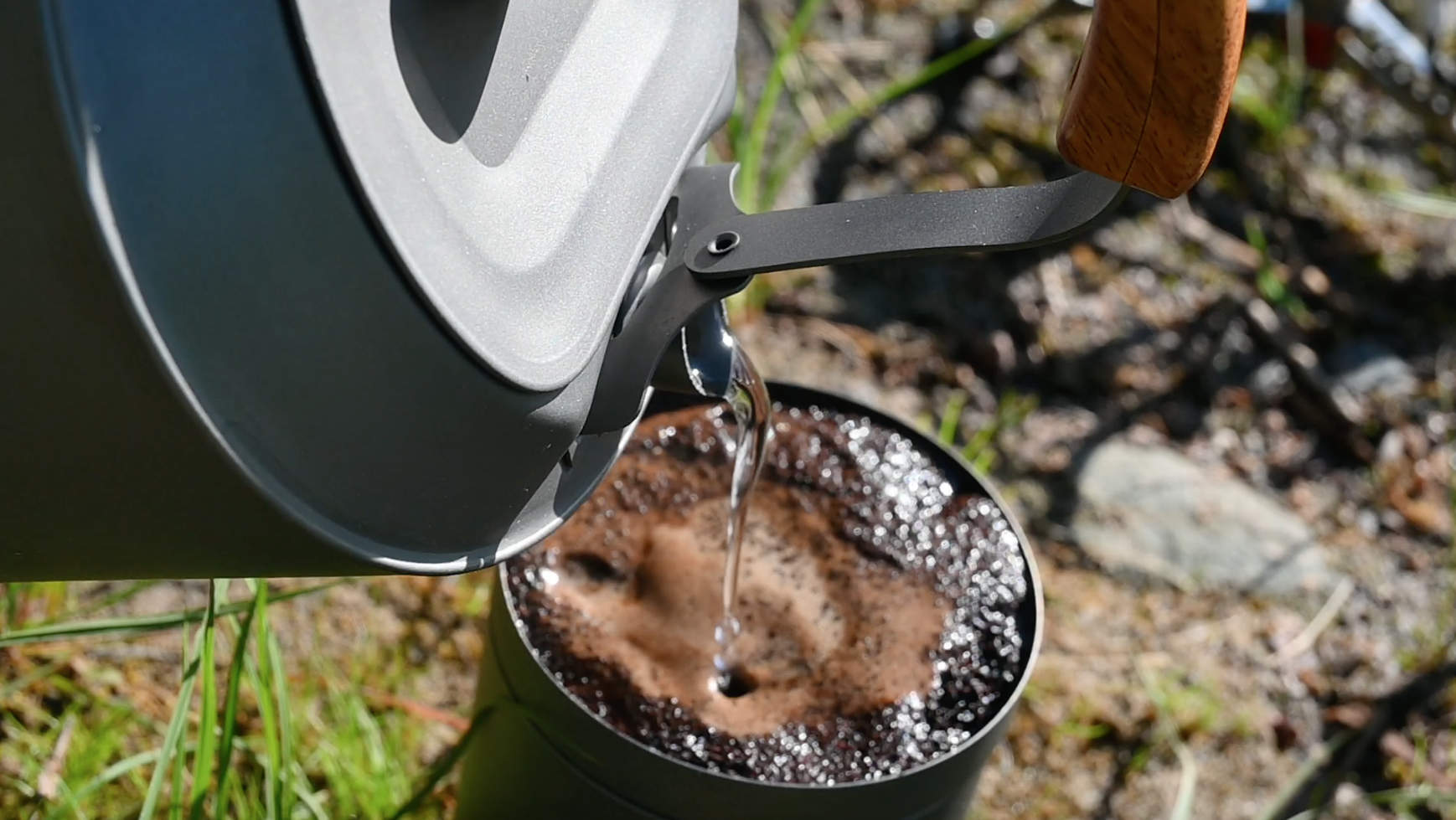 Outdoor coffee: common sense lightweight solutions. 